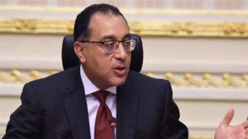 بعد تمديد الحظر في رمضان ..رئيس الوزراء يفجر مفاجأة عن موعد عودة الحياة لطبيعتها