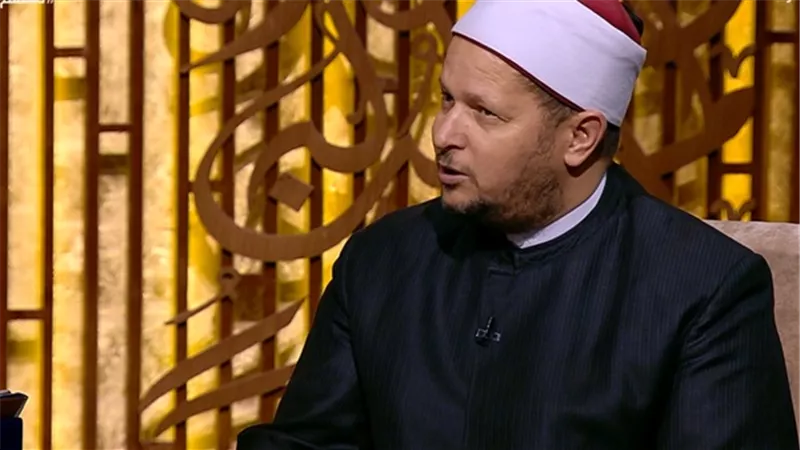 الشحات العزازي: نور النبي أشد من القمر وممتد لا انقطاع فيه | فيديو 
