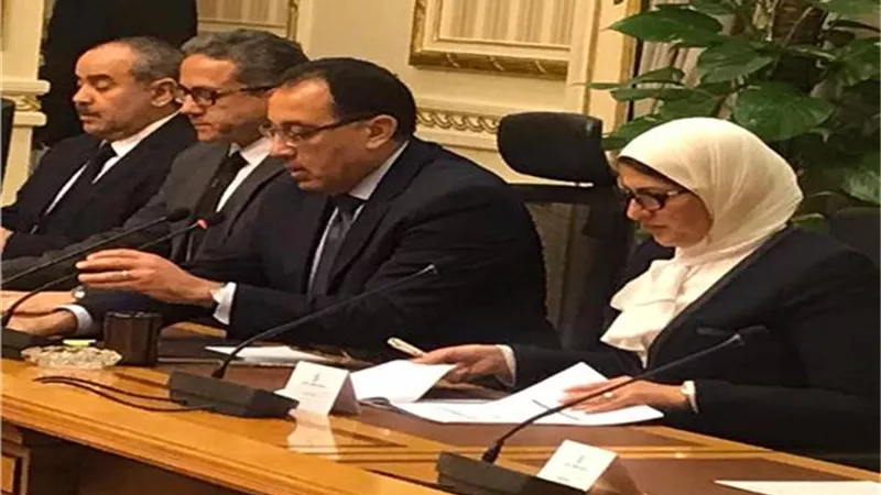 عزة مصطفي : الحكومة فى حالة انعقاد دائم لمتابعة صرف الـ 500 جنيه منحة العمال | فيديو