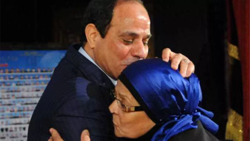 أحمد كريمة: السيسي حريص على استقبال أسر الشهداء وتقبيل أيادي الأطفال اليتامى | فيديو