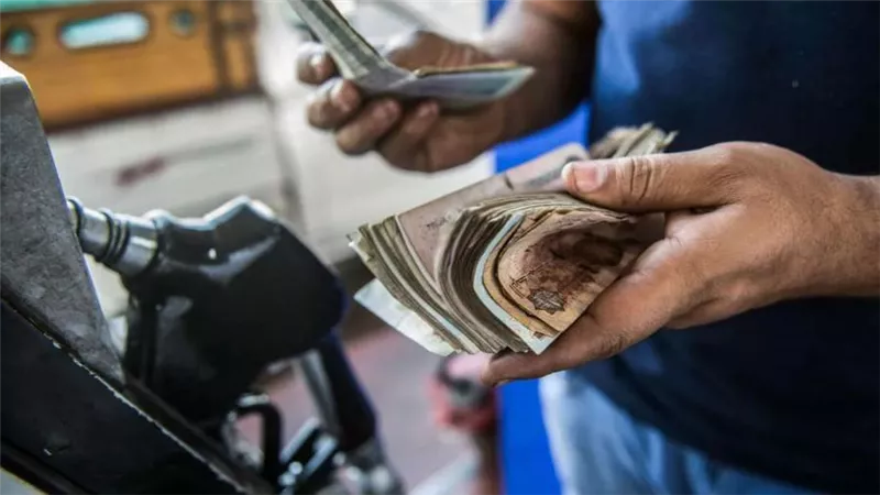 عاجل.. الحكومة تكشف حقيقة زيادة أسعار الوقود والمواد البترولية 