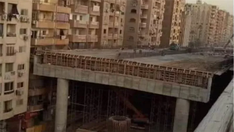 أول رد من محافظة الجيزة بشأن كوبري العمرانية الملاصق للمنازل.. ومصادر : المباني مخالفة 