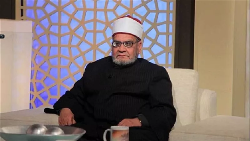 أحمد كريمة يروي كيف تصرف الرسول مع أعرابي تبول في المسجد | فيديو