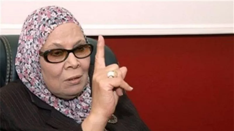 آمنة نصير : يجوز قراءة المرأة للقرآن دون حجاب في بيتها..  والاستحمام لا يغني عن الوضوء | فيديو