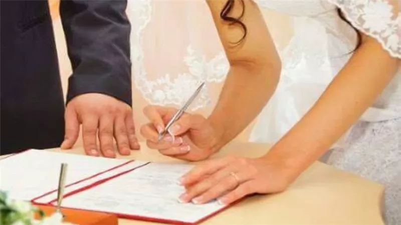 حقيقة إيقاف عقود الزواج لمدة عام بدايةً من يوليو القادم