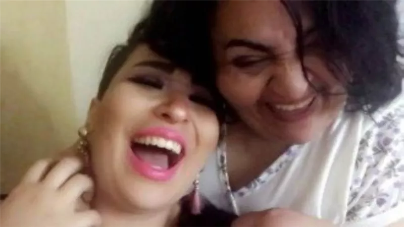 رسائل جنسية وتحويلات نقدية لممارسة الدعارة على هاتف 
