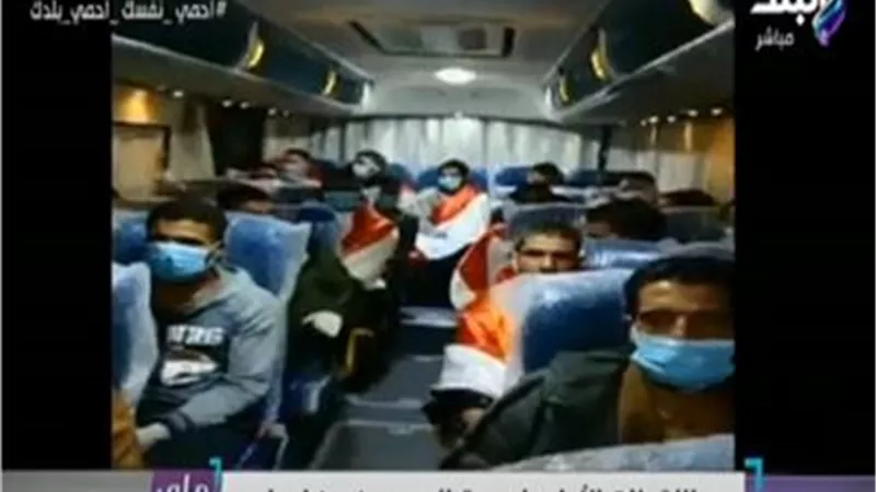 بالفيديو.. أول لقطات لعودة المصريين المختطفين في ليبيا .. ويؤكدون: كنا وسط عصابات وثقتنا كانت كبيرة في الدولة بقيادة السيسي 