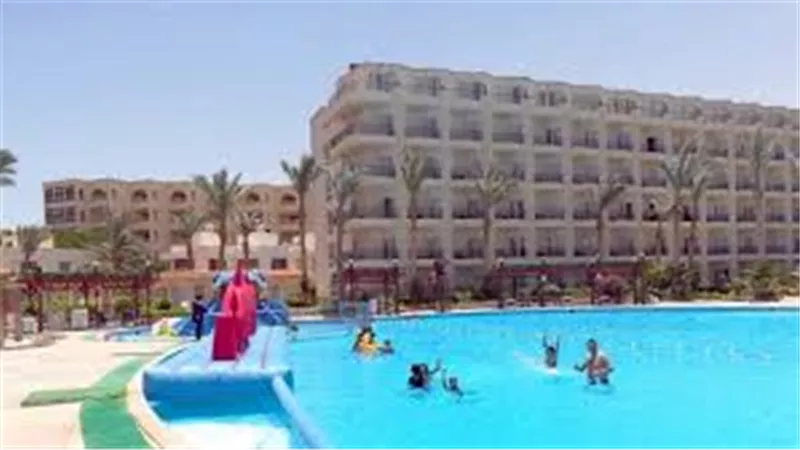 وزير السياحة يكشف كيف تستقبل فنادق مصر النزلاء من جديد .. «سيرت بوفيه» وحمامات سباحة | فيديو