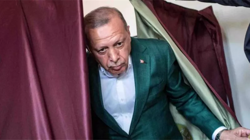 أحمد موسى: «أردوغان أبو غواصة تايهة» يحتل تريند السوشيال ميديا | فيديو