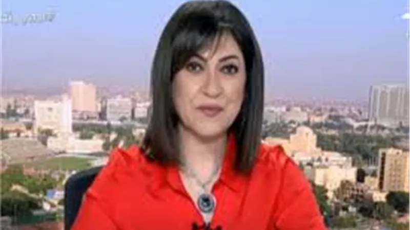 عزة مصطفي للمصريين : أفخروا ببلدكم ورئيسكم .. دي مشروعات مش جرافيك | فيديو