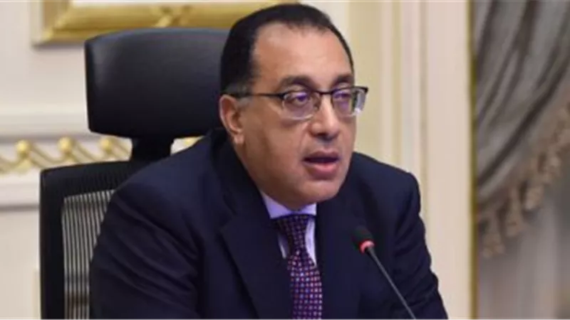 عاجل.. رئيس الوزراء يعلن فتح المطاعم والمقاهي والنوادي
