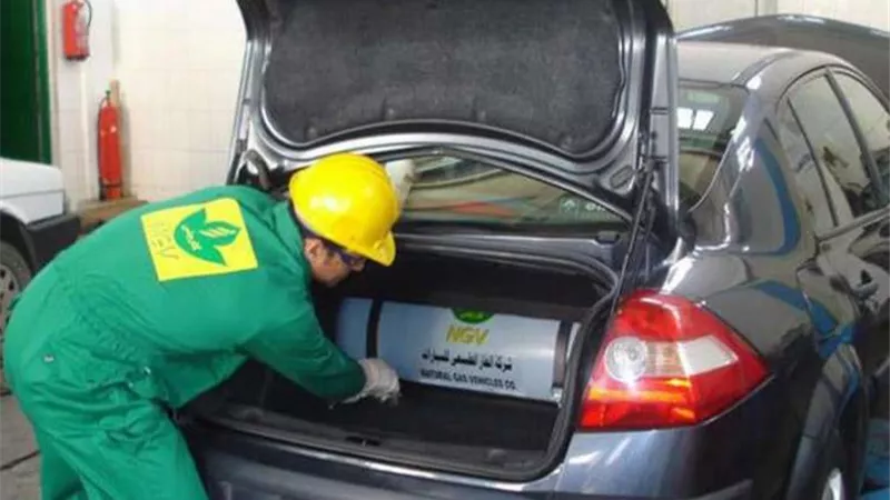 لا تجديد للرخصة بدونه .. خطوات تحويل السيارة إلى الغاز الطبيعي | فيديو