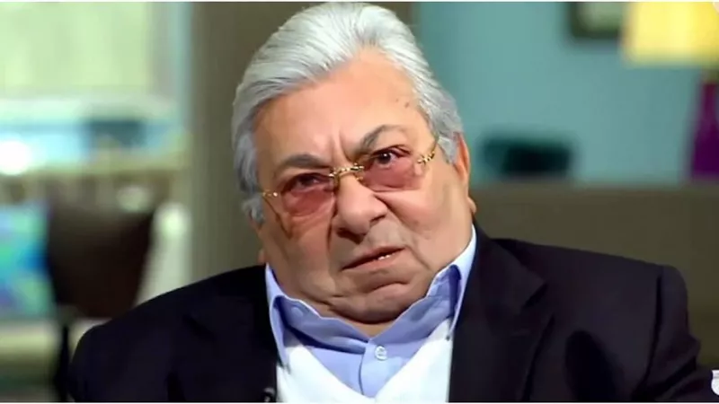 من أول نظرة.. فاروق فلوكس يروي تفاصيل حبه الأول | فيديو