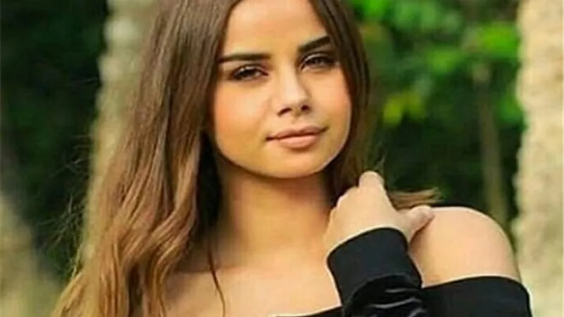 الموت يفجع الفنانة منة عرفة