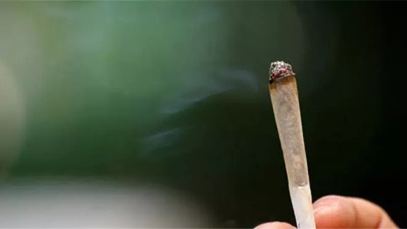 مدمن يتصل بالشرطة للشكوى من مروج مخدرات بسبب رداءة الصنف