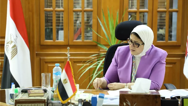 وزيرة الصحة تعقد اجتماعًا بمقر شركة 