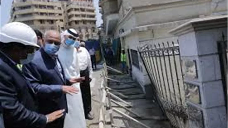 كامل الوزير يطمئن سكان «الشربتلي» : «ما تخافوش على العمارة» | فيديو