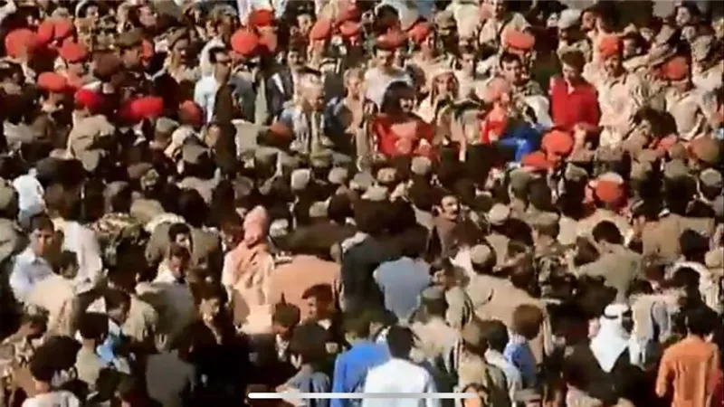 سميرة توفيق في حماية الجيش لمنع تدافع الجماهير | صور 
