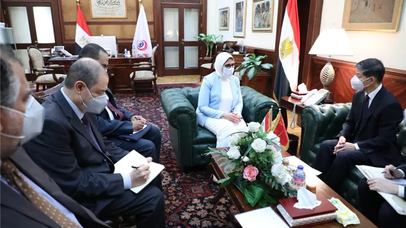 وزيرة الصحة بعد اجتماعها مع الصفير الصيني : الاتفاق على أن تصبح مصر مركزا لتصنيع لقاح فيروس كورونا 
