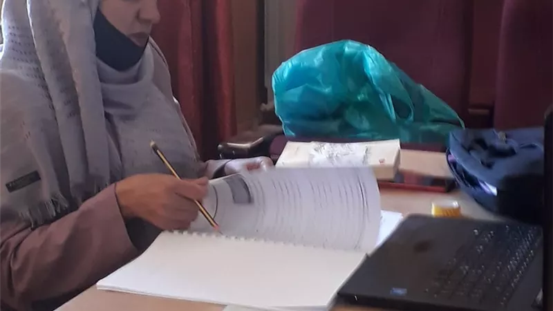 فضيلة قريب تناقش رسالتها عن رواية 