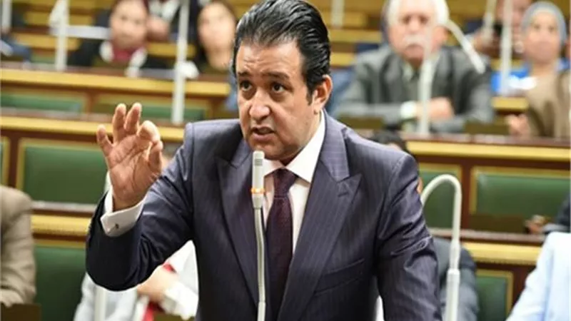 علاء عابد: السيسي أول رئيس عربي يفوض من شعبين | فيديو