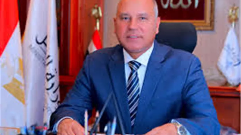 مصطفى بكري: وزير النقل يصنع المستحيل.. ولا يعرف الراحة | فيديو