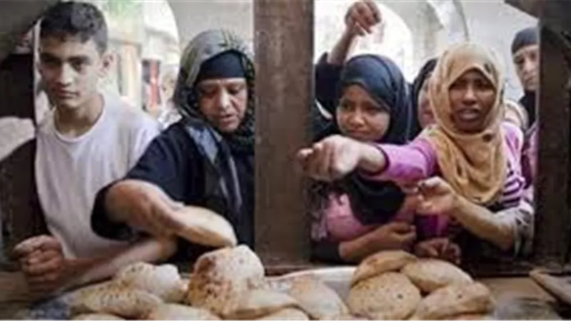 صاحب مخبز عن تقليص وزن رغيف العيش: «محدش اشتكى» | فيديو