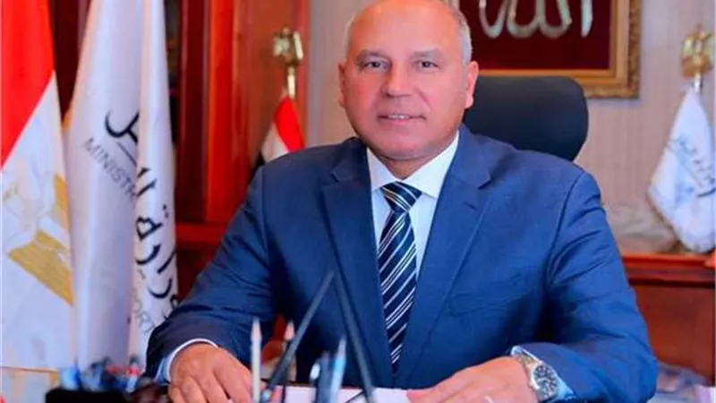 وزير النقل يعلن موقف الفئات المستثناه بعد زيادة أسعار المترو ويفجر مفاجأة سارة عن التذكرة الموحدة للمواصلات | فيديو