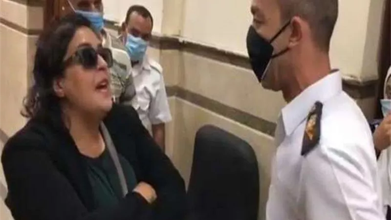 محامي بالنقض : « سيدة المحكمة » مهددة بالحبس عامين لاعتدائها على الضابط | فيديو