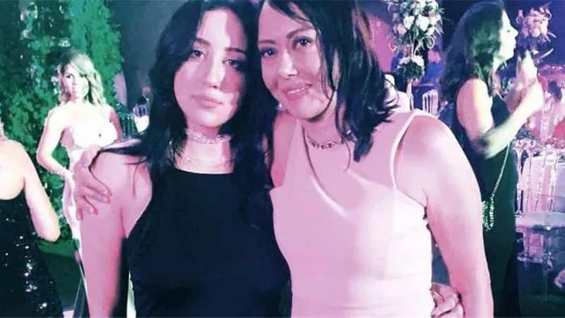 هددت بكشف المستور .. أول تعليق من الفنانة نهى العمروسي على حبس ابنتها في قضية فيرمونت