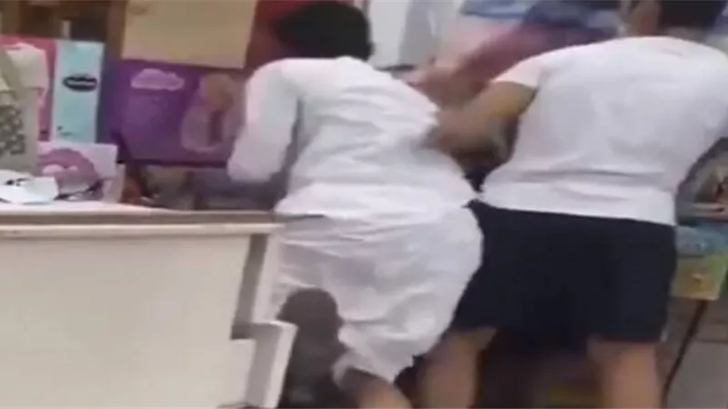 تفاصيل جديدة بشأن فيديو الاعتداء على مصري في الكويت.. وأول تعليق رسمي من مصر