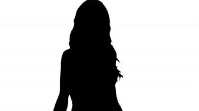 فنانة شهيرة توفيت بعد تسولها في شوارع القاهرة.. ولم يمشِ في جنازتها سوي شخصين فقط