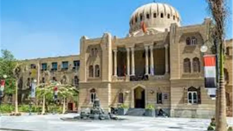 فضيحة في جامعة عين شمس أبطالها 3 أساتذة.. وهذا ما فعله أحدهم مع طالبة 
