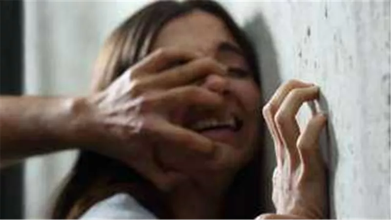 تفاصيل مثيرة في اتهام طبيب بهتك عرض مريضة بالمنيا..وقرار عاجل من النيابة