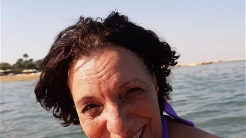 أول تعليق من عارفة عبد الرسول على ظهورها بالمايوه | فيديو