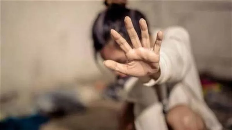 أقام علاقة جنسية مع أم وابنتها.. تفاصيل صادمة عن «عنتيل التجمع» وعلاقاته المشبوهة مع «الضحايا»