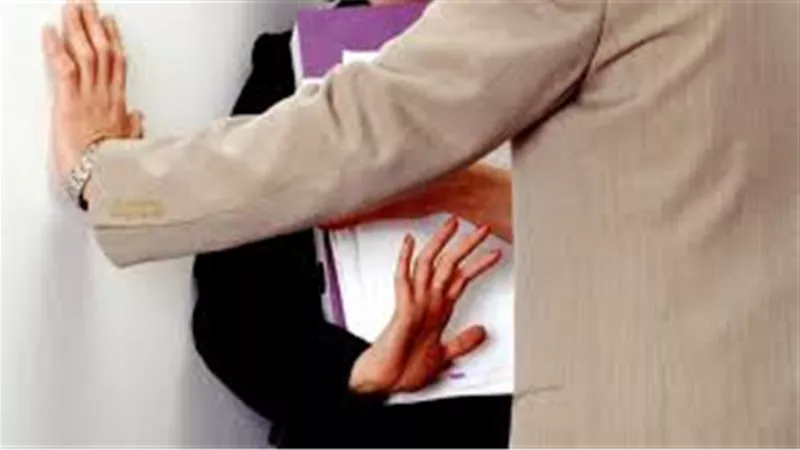 أقام علاقة مع ام وابنتها وابتز العديد من النساء.. تطورات مثيرة في قضية عنتيل التجمع