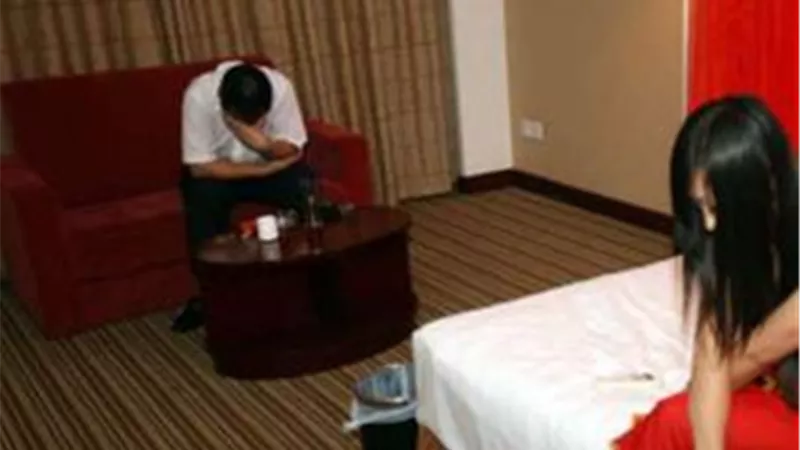 علاقة آثمة بـ2 مليون جنيه..تفاصيل صادمة عن عرض عاطل زوجته على رجل أعمال
