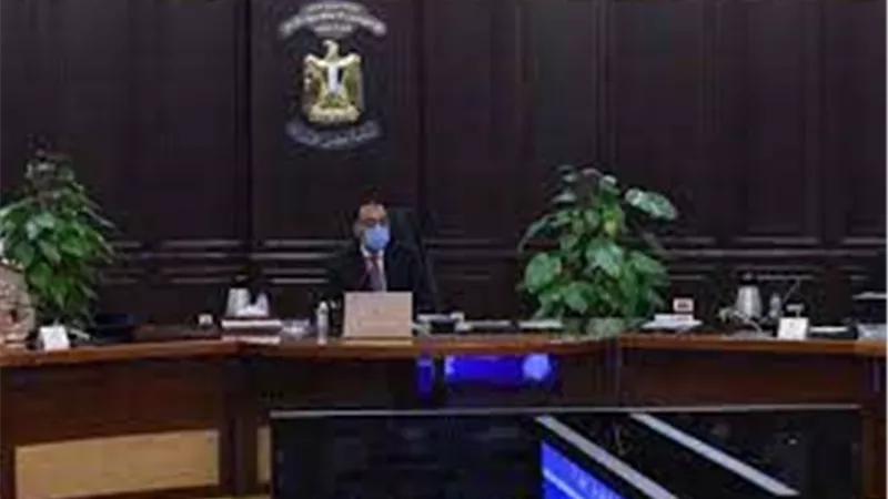 عرض مواعيد غلق المحلات العامة الجديدة علي مجلس الوزراء تمهيدا لتطبيقها 