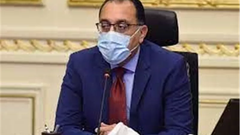 تخفيض العمالة وغلق المحال .. مصادر تكشف اجراءات الحكومة المنتظرة لمواجهة كورونا