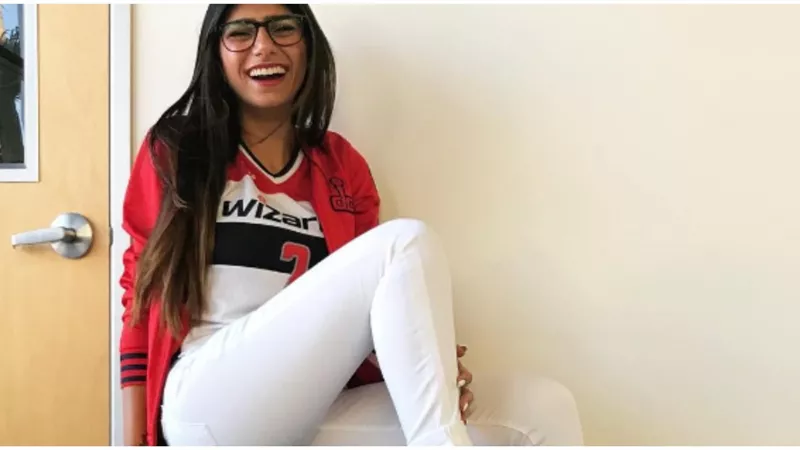 هددته بنشر صور فاضحة..نجمة أفلام إباحية تهاجم ترامب 