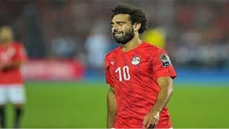 صحفي إنجليزي يكشف سبب تجاهل ليفربول لمحمد صلاح بعد إصابته بكورونا