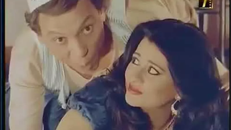 حسيت إني فرن .. حكاية غضب فنانة شهيرة من مشهد ساخن مع عادل إمام | صور