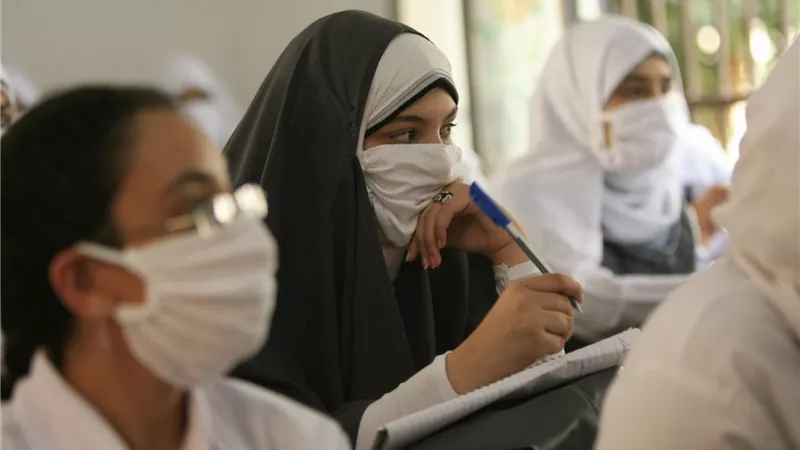 الصحة العالمية تفجر مفاجآت جديدة عن كورونا بمصر.. وتكشف أسباب زيادة الحالات | فيديو