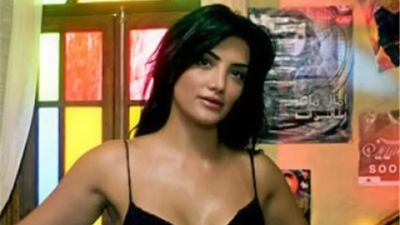 خالد يوسف أجبرني أقلع.. حكاية فنانة تركها خطيبها بسبب مشهد جريء | صور