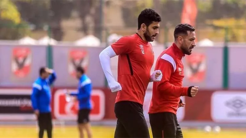شوبير يحسم الجدل بشأن مشاركة علي معلول وأيمن أشرف أمام الزمالك
