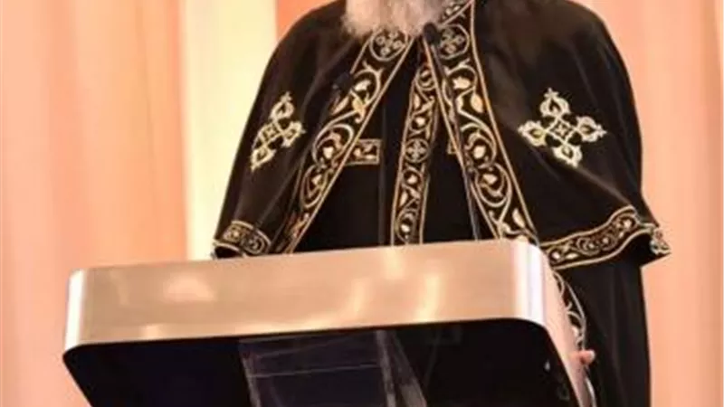 صدمة في الكنيسة .. كاهن يطعن في الكتاب المقدس | فيديو