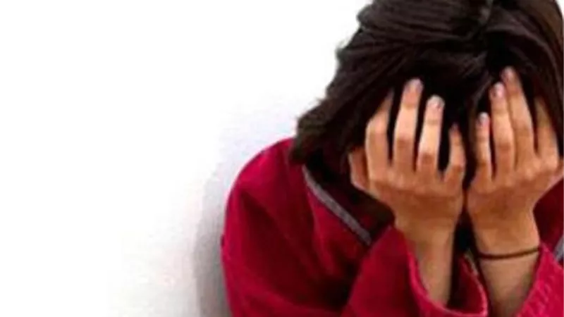 الفتاة تفجر مفاجأة صادمة في التحقيقات ..عامل يتهم خطيب ابنته بالاعتداء عليها جنسيا