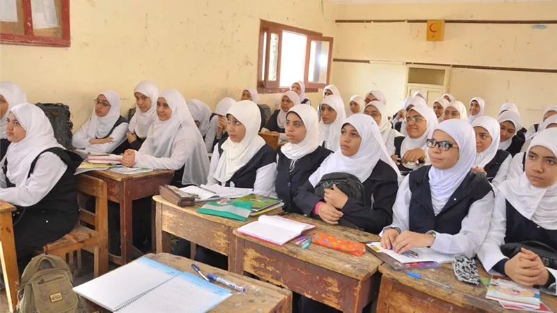 شرسة وعنيفة.. الحكومة تكشف موقفها من إغلاق المدارس بسبب الموجة الثانية لكورونا | فيديو