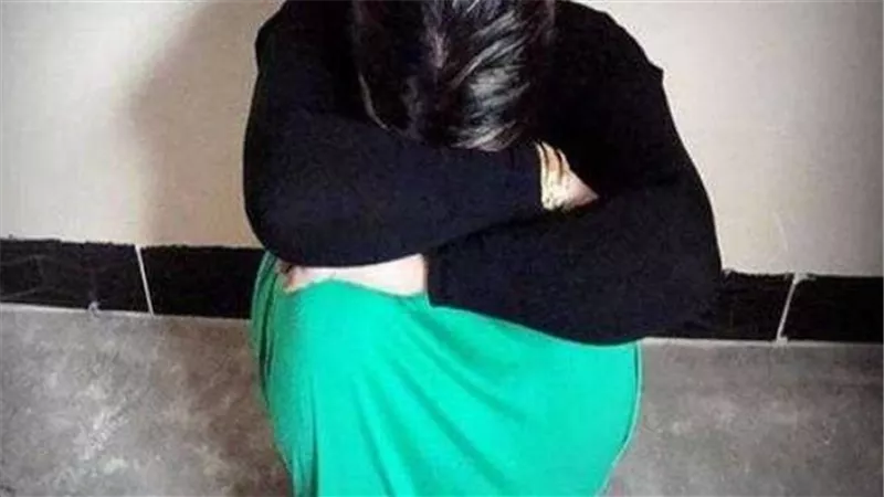 شاهدها عارية في أحضان عشيقها.. تفاصيل صادمة عن قتل ربة منزل لنجل زوجها 